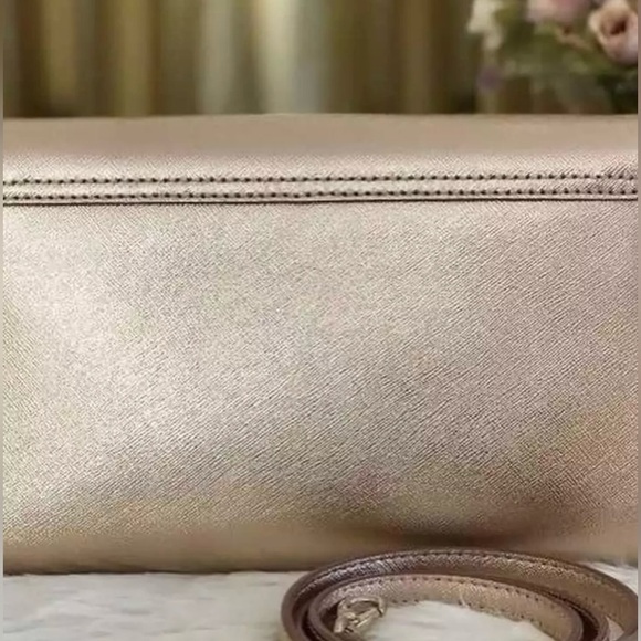 NEW!! Kate Spade Rose Gold Greer Laurel Way Saffiano Crossbody Clutch
NWOT - Picture 3 of 10